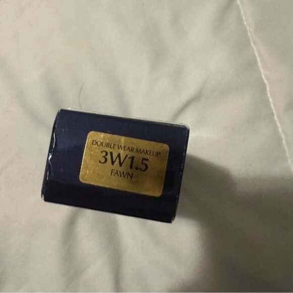 Estee Lauder Double Wear Stay-in-Place Foundation 3W1.5 Fawn - Picture 4 of 9